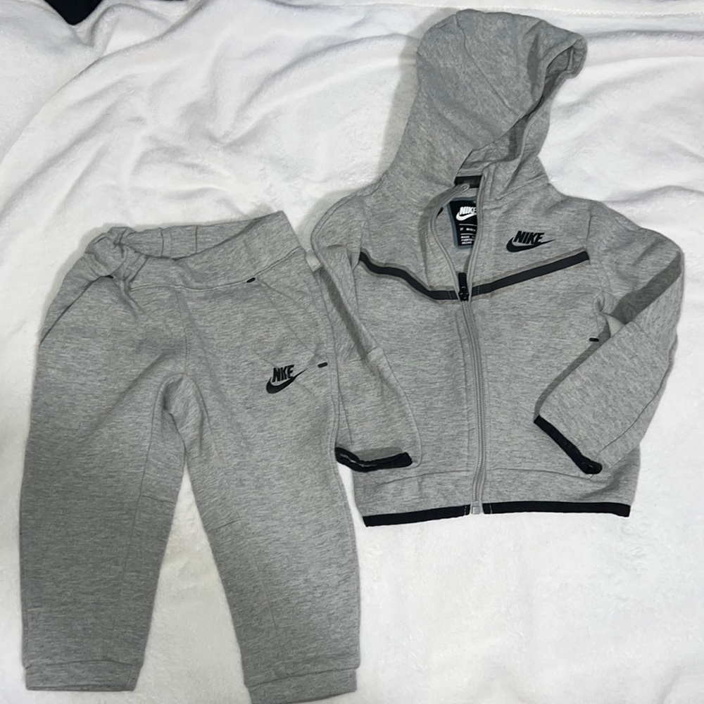 Nike Tech